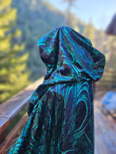 Meganeuropsis Velvet Hooded Pashmina