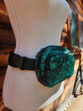 Meganeuropsis Fanny Pack