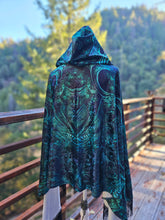 Meganeuropsis Velvet Hooded Pashmina
