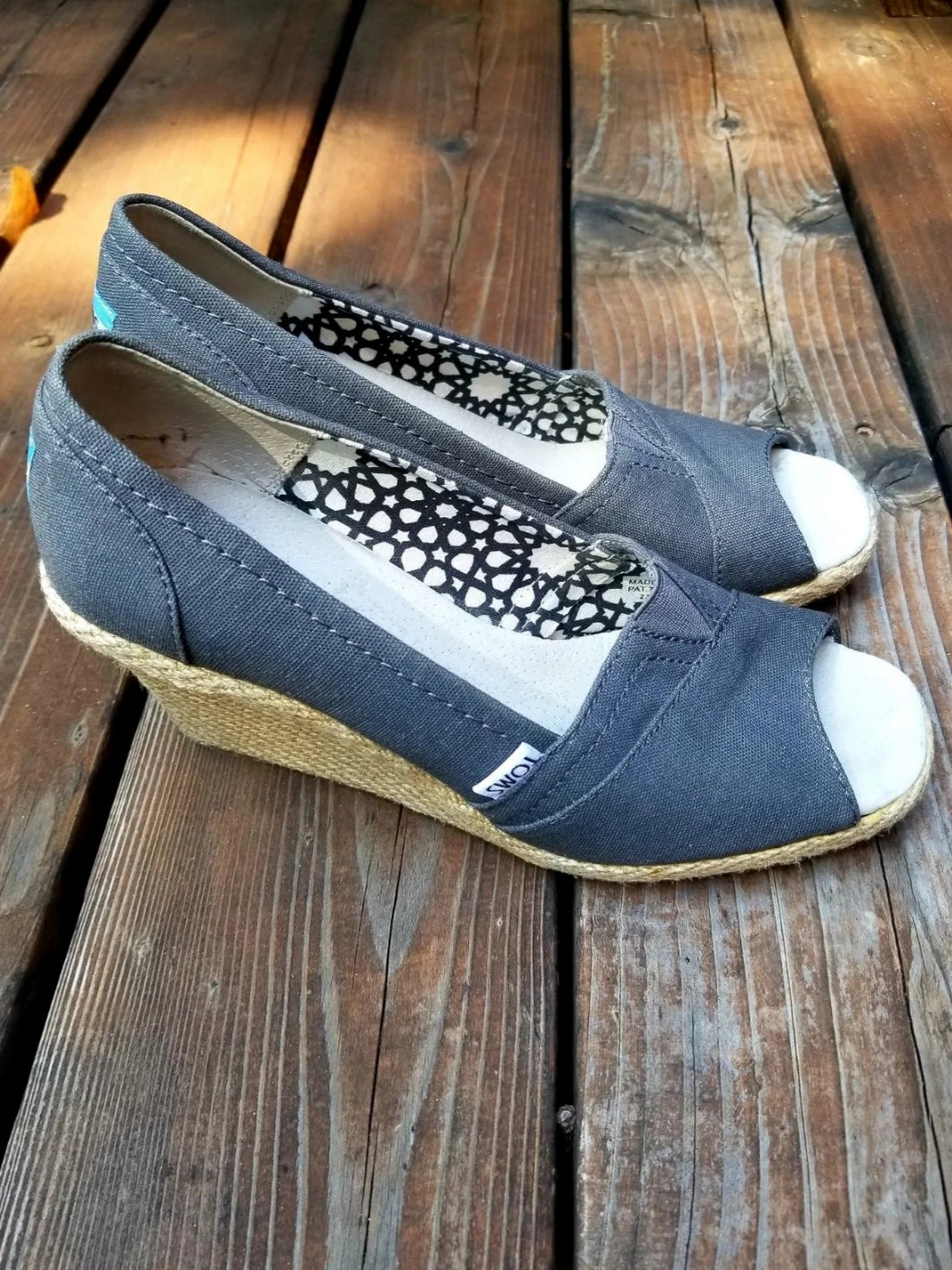 TOMS OPEN TOE WEDGES SIZE W 71/2